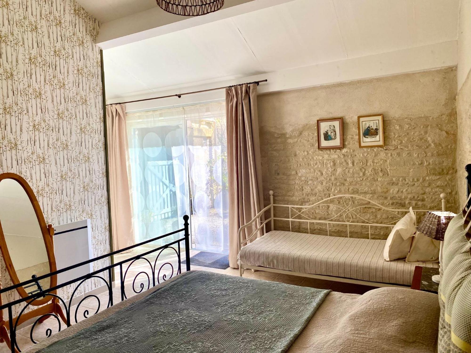Aux Agapanthes, Chambres D'Hotes Charentaises De Charme Avec Piscine Aumagne Dış mekan fotoğraf